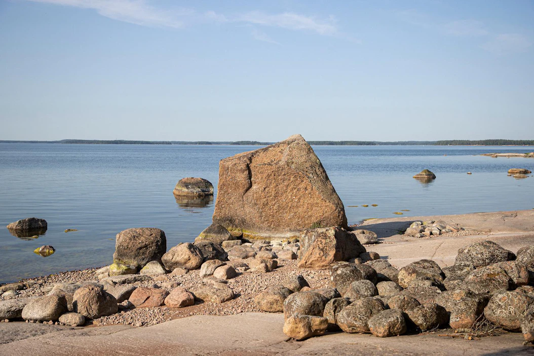 Viikingit pysähtelivät Suomen rannikoilla ryöstelemässä ja tekemässä kauppaa matkallaan itään. Kuva on Rakin Kotkan saaresta Haminan edustalta.