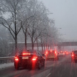 Lumi ja räntä muuttavat ajokelin kehnoksi osassa Itä-Suomea.