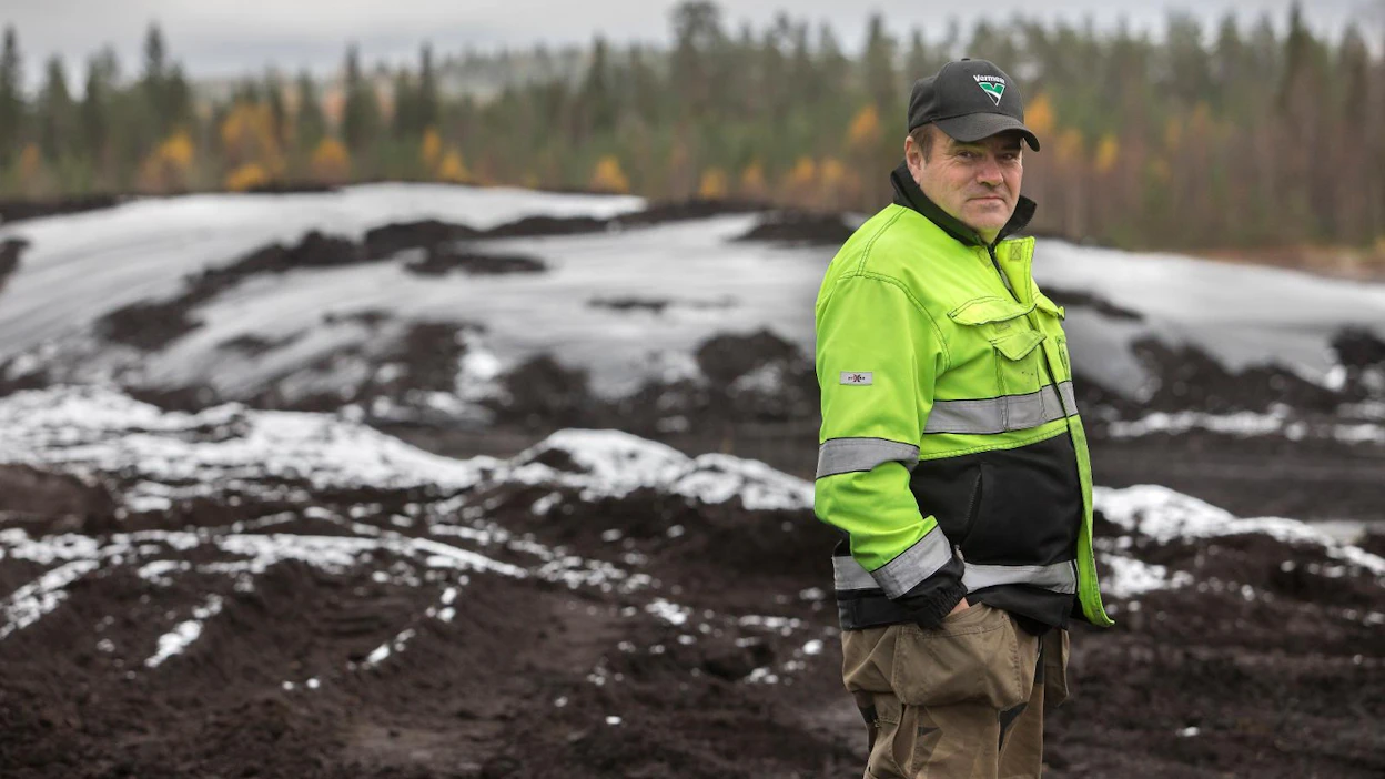 Korkeamäen suku on viljellyt Vanhamäen tilaa Saarijärven Kalmarissa 1700-luvulta lähtien. Tilan 12. isäntä Juha Korkeamäki päätti kuluvan vuosikymmenen alkupuolella laittaa lehmät pois ja keskittyä turpeeseen.