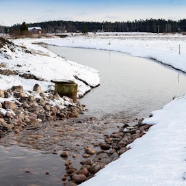 Pakkaset ovat vielä hillinneet jokien pintojen nousua. Tulvariskiö lisää talven lumisuus Pohjois-Karjalasta Länsi-Lappiin ulottuvalla alueella.