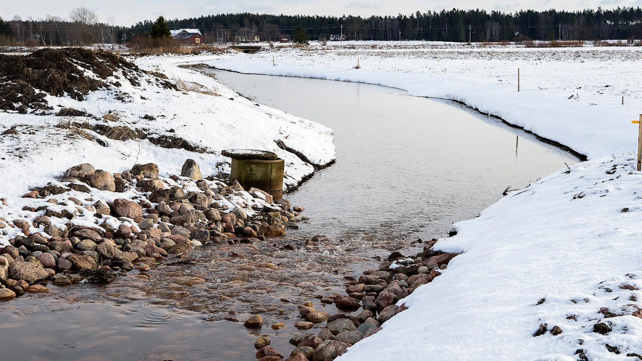 Pakkaset ovat vielä hillinneet jokien pintojen nousua. Tulvariskiö lisää talven lumisuus Pohjois-Karjalasta Länsi-Lappiin ulottuvalla alueella.