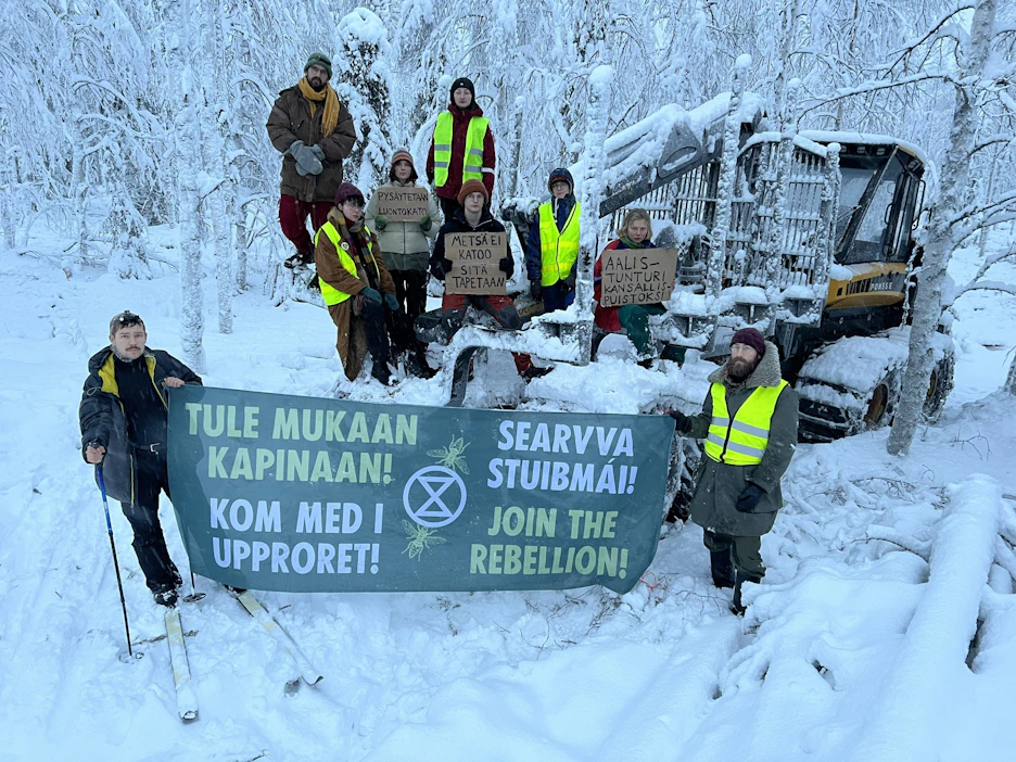 Metsäliikkeen mielenosoittajat tiedottivat aiemmin keskeyttäneensä hakkuut sunnuntain ja maanantain välisenä yönä Aalistunturilla, jonka alueelle on esitetty kansallispuistoa. LEHTIKUVA / Handout / Elokapina.