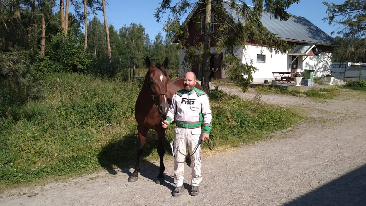 Västerbo Imtheman oli Juhani Partasen mukaan starttaamattomana 4-vuotiaana riskiostos. Se on kuitenkin juossut 13 voittoa, parhaan V75-lähdöstä.