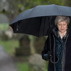 Britanniassa pääministeri Theresa May päätti lykätä parlamentin äänestystä brexit-erosopimuksesta. LEHTIKUVA/AFP