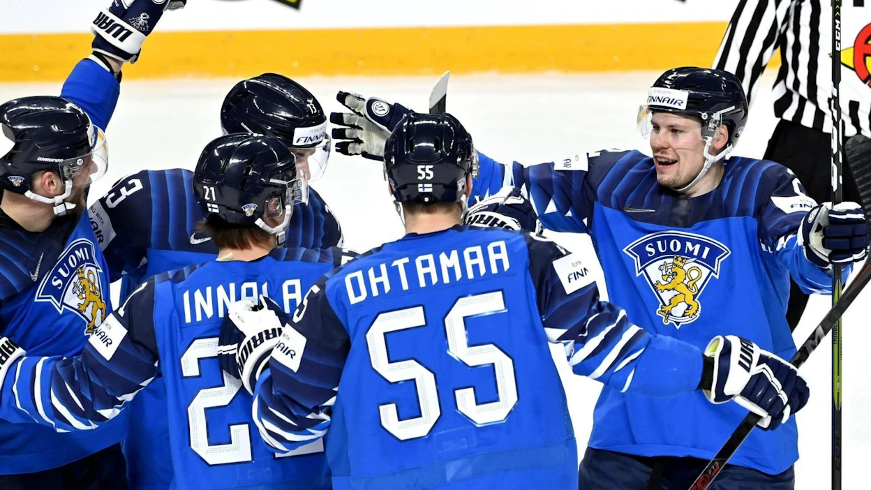Illan pelissä selviää, miten Suomi pystyy toteuttamaan kiekonhallintaan perustuvaa pelisuunnitelmaa. LEHTIKUVA / JUSSI NUKARI