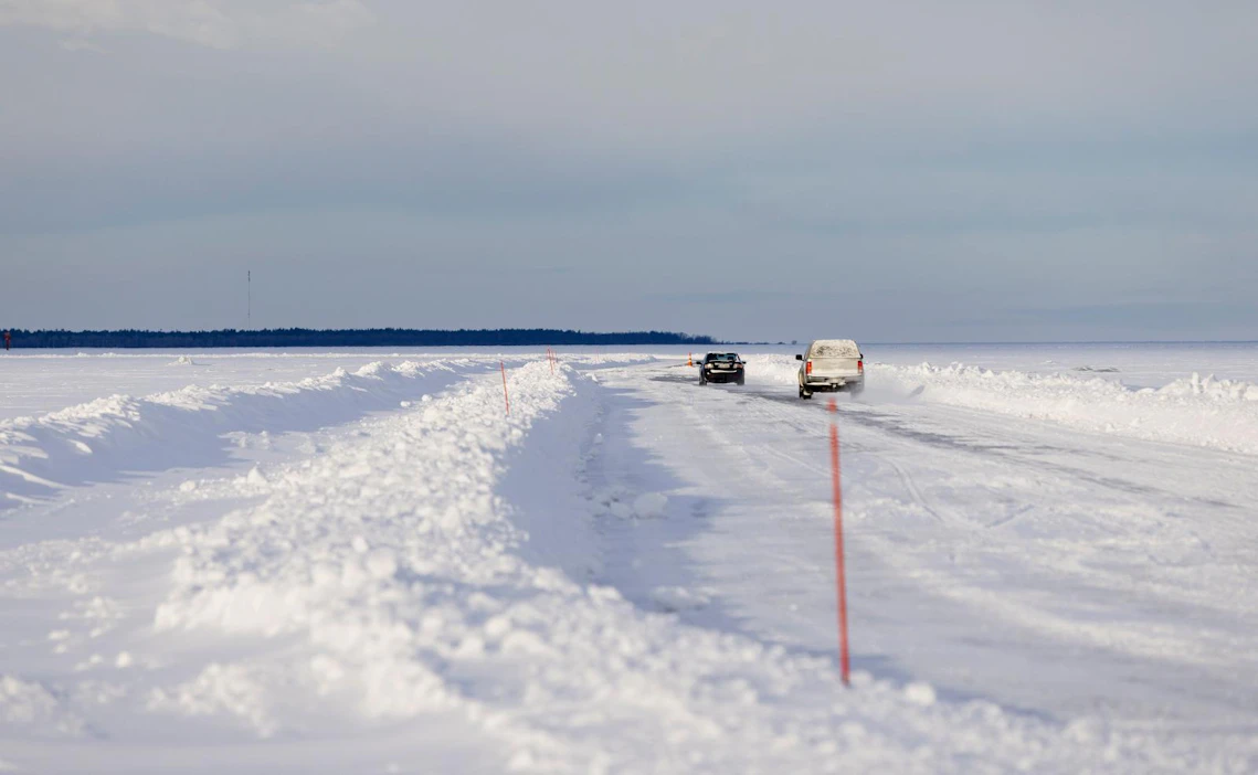 Hailuodon jäätie avautui liikenteelle 7. helmikuuta. Nyt saaren ja mantereen väliä kuljetaan taas lautalla.