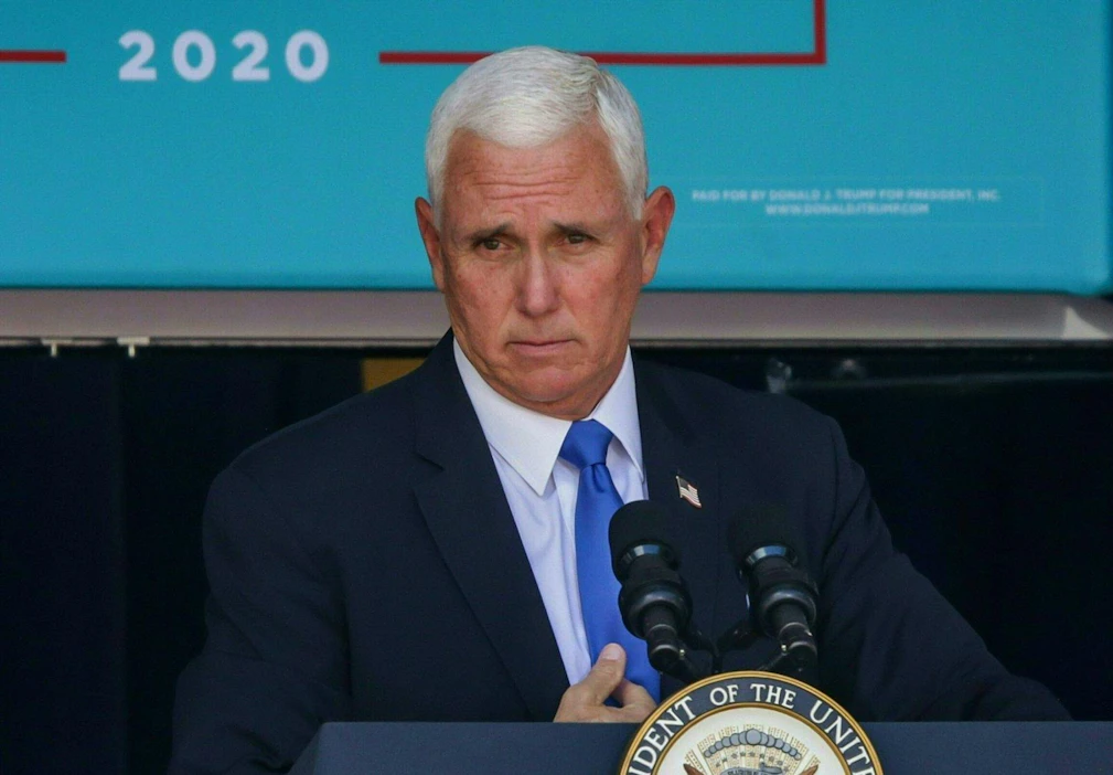 Yhdysvalloissa varapresidentti Mike Pence vastustaa ajatusta istuvan presidentin Donald Trumpin viraltapanosta, kertovat muun muassa New York Times ja Business Insider lähteisiinsä vedoten. LEHTIKUVA/AFP