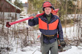 Hannes Lammi vaihtoi hierojan työt metsätöihin kymmenkunta vuotta sitten. Hän innostaa alalle muitakin, sillä töitä riittää.