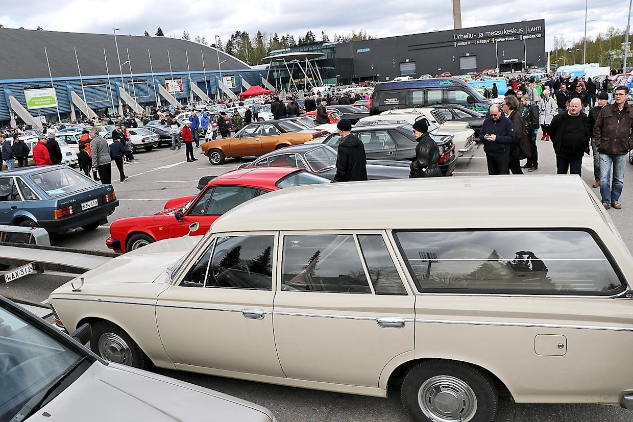 Lähinnä Toyota Crown -piilofarmari muistuttaa Suomen autoverotuksen järjettömyyksistä. Piilofarmarit olivat kevyemmin verotettuja, koska ne oli tarkoitettu tavarankuljetukseen. Takapenkkiä ei ollut, tai se oli pehmustamaton penkki, jolla istuttiin selkä menosuuntaan.