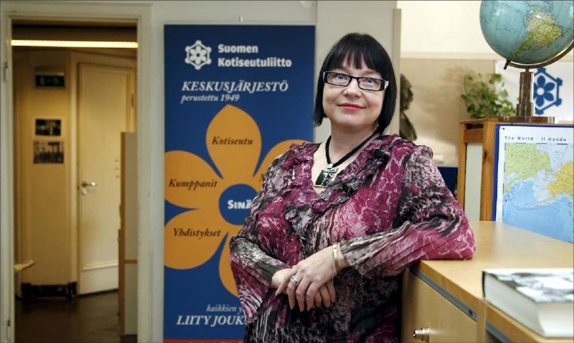 Kotiseutuliiton toiminnanjohtaja Riitta Vanhatalo on kotoisin Kärsämäeltä. Nykyisin hän asuu maaseutumaisessa ympäristössä Kirkkonummella. Jaana Kankaanpää