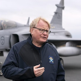 Ruotsin puolustusministerin Peter Hultqvistin mukaan Venäjän toiminta uhkaa koko eurooppalaista turvallisuusjärjestystä. LEHTIKUVA / Kaisa Siren