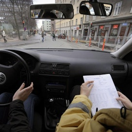 Uudistuksella halutaan mahdollistaa vaihtoehtoisia opetustapoja ja alentaa ajokortin hintaa. LEHTIKUVA / Markku Ulander
