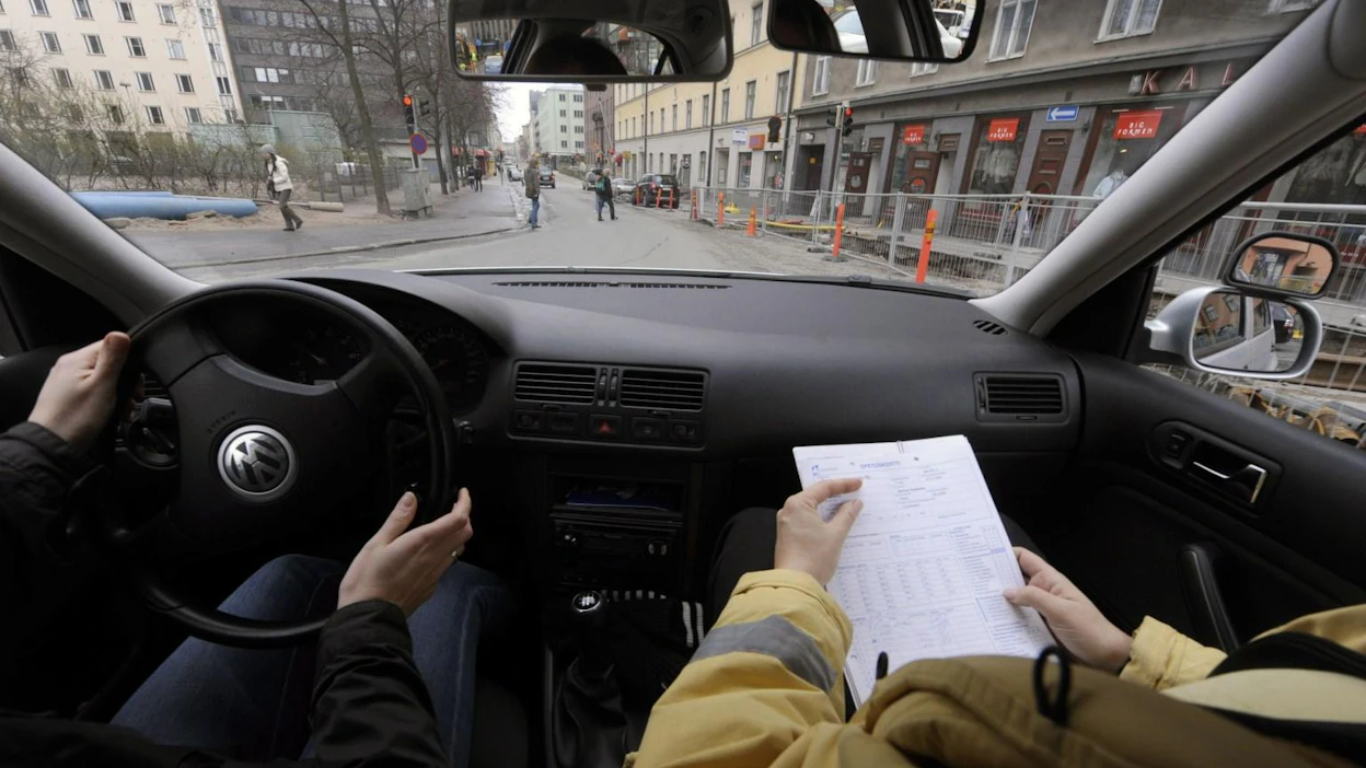 Uudistuksella halutaan mahdollistaa vaihtoehtoisia opetustapoja ja alentaa ajokortin hintaa. LEHTIKUVA / Markku Ulander