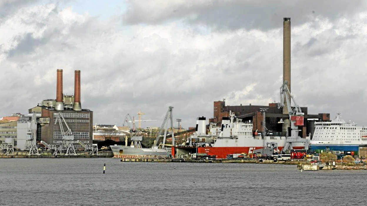 Hanasaaren a- ja b-voimalat. Kivihiili, ilmastonmuutos, savupiippu, satama, energia, Finnlines