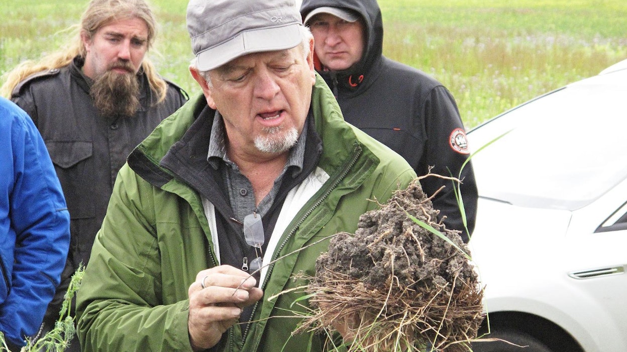 Agronomi Bud Davis on ansioitunut ympäristöä säästävien CA-viljelymenetelmien edistäjänä.