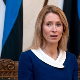 Viron pääministeri Kaja Kallaksen mukaan rajoitusten tavoitteena on vähentää ihmisten välisiä kontakteja ja siten katkoa tartuntaketjuja. LEHTIKUVA/AFP