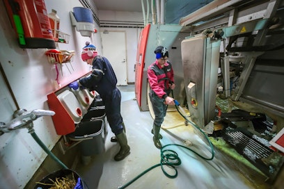 Palkanmaksu työntekijöille on yhä useammalle maatilallekin arkipäivää. Tällä hetkellä palkanmaksu vaatii työntekijältä ilmoituksia lukuisiin eri paikkoihin ja eri aikoihin.