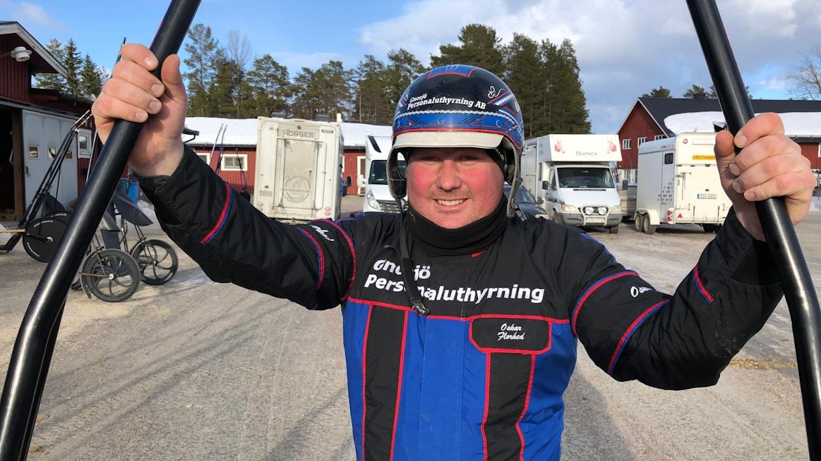 Oskar Florhed tulee ajamaan kilpaa Kuopioon tapaninpäivänä. Ruotsalaisvieras toivoo saavansa kokeilla myös suomenhevosella kilpailemista.