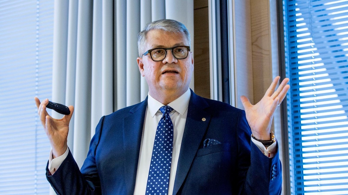 Jussi Pesosen mukaan UPM:n seuraavan sukupolven biopolttoainejalostamon suunnittelu jatkuu Rotterdamissa.