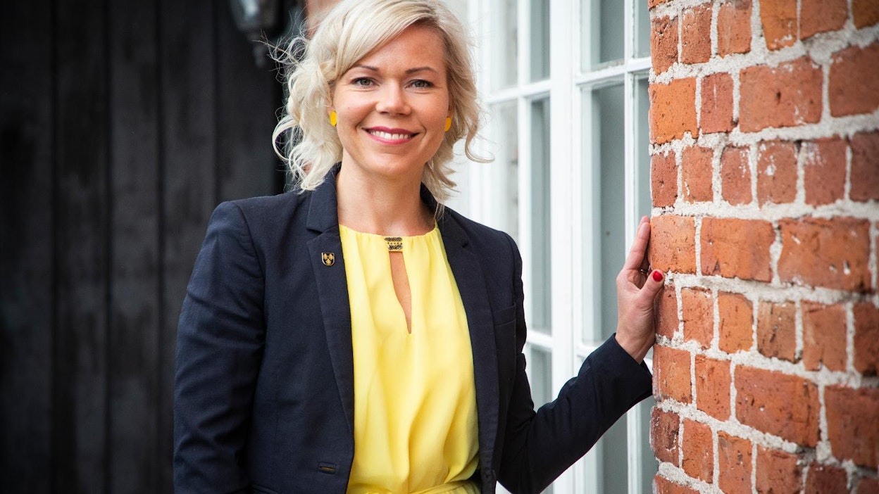 Tytti Määttä aloittaa Maaseudun Tulevaisuuden kolumnistina. Kolumneissa hän aikoo käsitellä laajasti yhteiskunnallisista asioista, mutta hänen tarkoituksenaan ei ole luoda tietoisesti vastakkainasettelua.