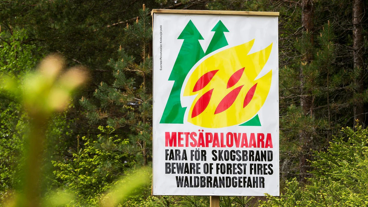 Kesäisin lannoituskopterit toimivat eri puolilla Suomea, ja ne olisivat näin nopeasti valmiit metsäpalojen sammutukseen.