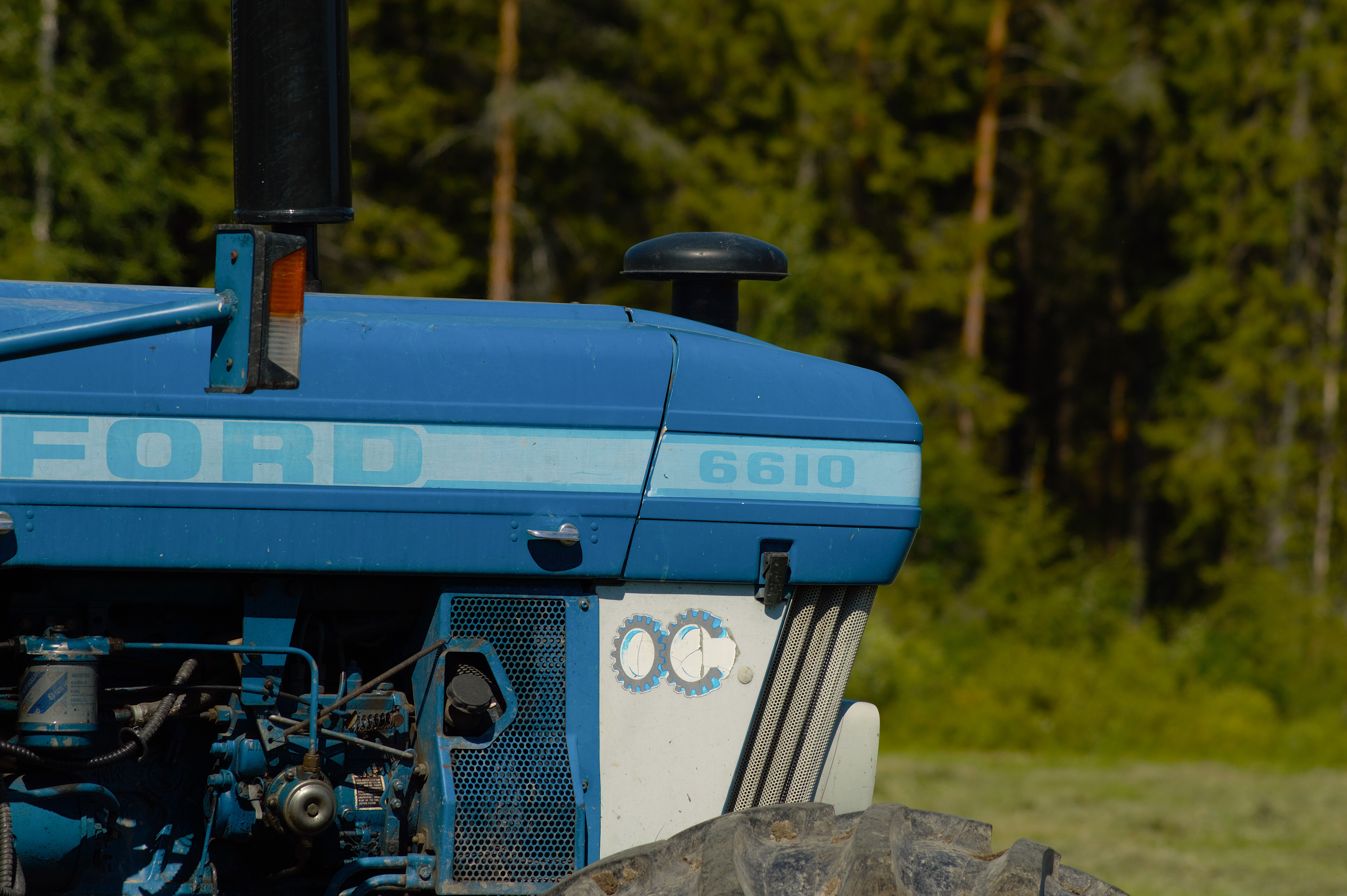 MT:n kesätoimittaja kertoo kolumnissaan ostavansa vanhan ”voortin”, oman pientilan ja muutaman lehmän, jos saisi miljoonia euroja. Kuvituskuva toimittajan veljen traktorista.