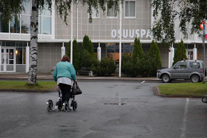 Naiset ovat miehiä huolestuneempia toimeentulostaan eläkkeellä.