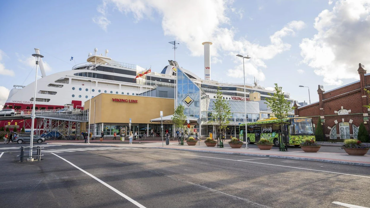 Pilotti toteutetaan tänään Viking Linen ja huomenna Tallink Siljan terminaalissa Turun satamassa. Lehtikuva / Vesa-Matti Väärä