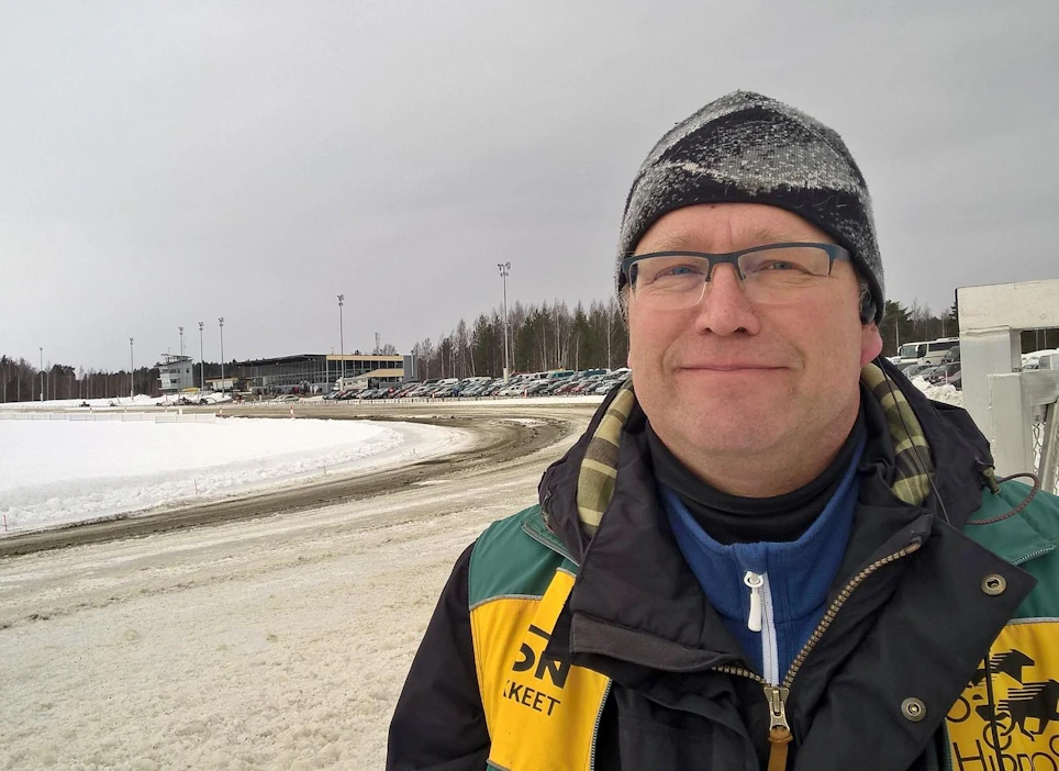 Joensuun rataeläinlääkäri Heikki Silvennoinen on luottavainen, että ravit saadaan käyntiin turvallisissa oloissa.