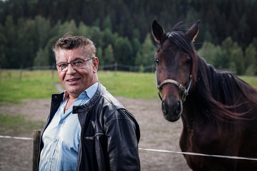 Laukaan laulava hevosmies aloitti 30 vuotta kestäneen uransa tyhjästä ja  vahingossa – romanina 