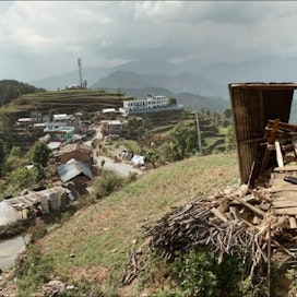 Irkhun kylä Sindhupalchokin maakunnassa tuhoutui Nepalin huhtikuisessa maanjäristyksessä. Aapo Huhta/SPR