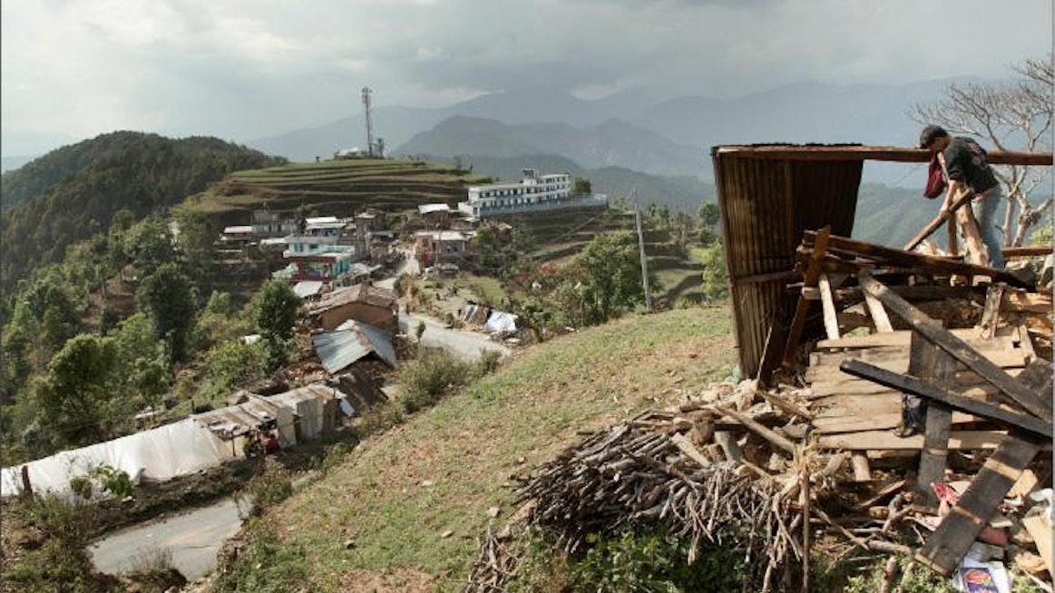 Irkhun kylä Sindhupalchokin maakunnassa tuhoutui Nepalin huhtikuisessa maanjäristyksessä. Aapo Huhta/SPR