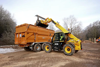JCB:n uudet Loadall-kurottajat tunnistaa uudesta ohjaamosta, joka on aiempaa kookkaampi. Agri Super on toiseksi paras varustelutaso, ja sen mukana tulee aina 6-portainen powershift-vaihteisto. Nostokykyä on tullut useimpiin malleihin 100–200 kg lisää.