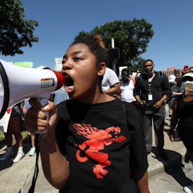 Mielenosoitukset ovat jatkuneet useissa kaupungeissa kuten Kansas Cityssä sunnuntain mittaan. Lehtikuva/AFP