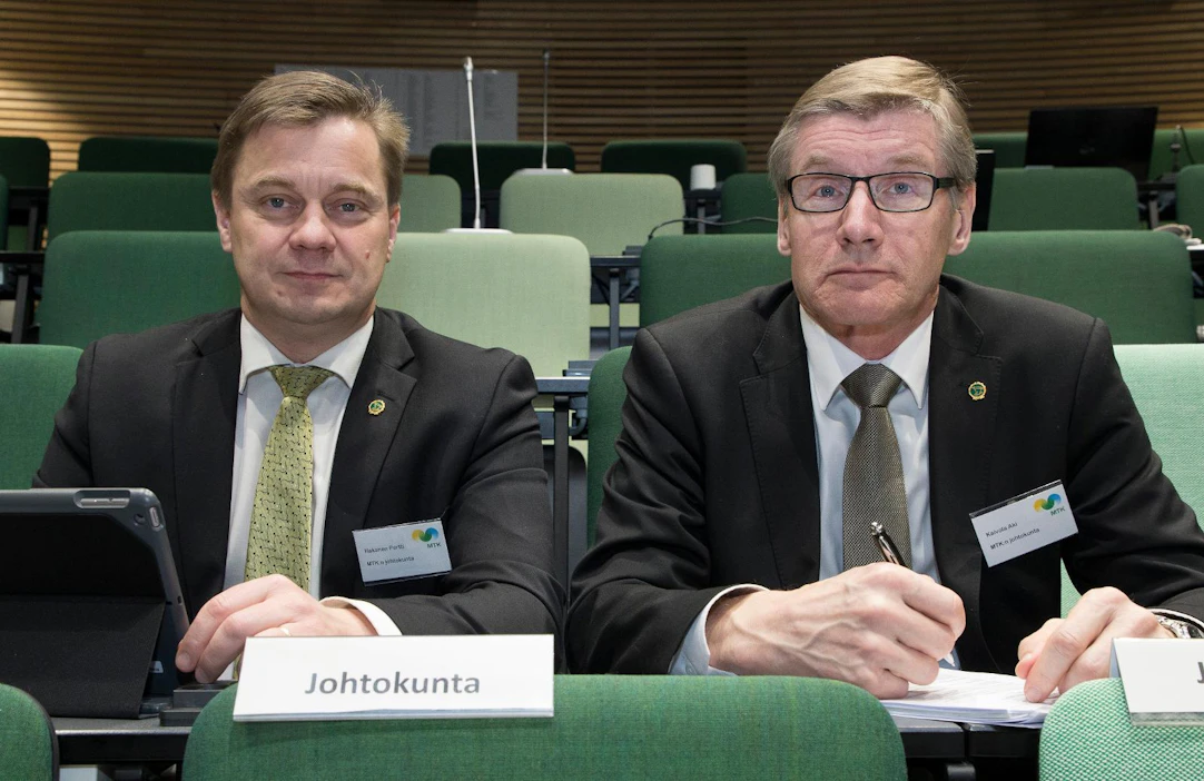 Pertti Hakanen (vas.) ja Aki Kaivola jättävät MTK:n johtokunnan vuoden lopussa.