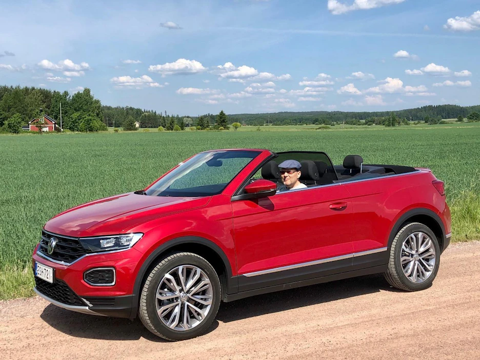 Voimakkaasti muotoiltu T-Roc Cabriolet herättää aurinkoisina päivinä ihailua ja vähän kateuttakin.