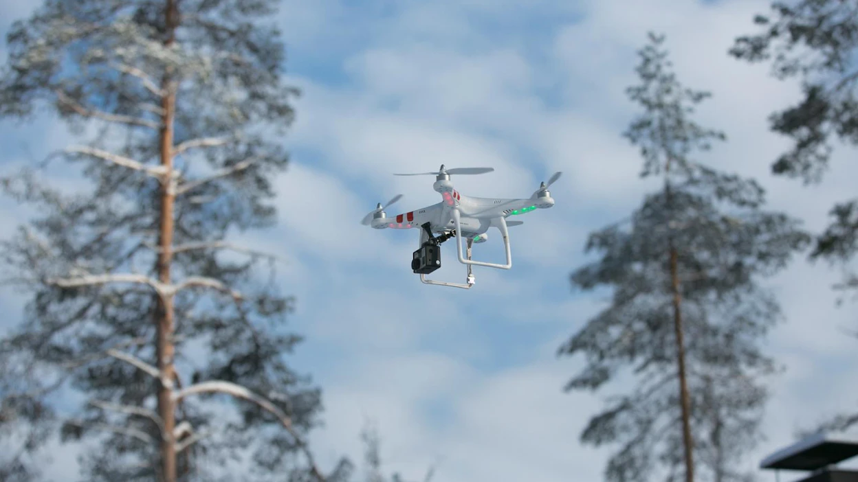 Ammattilaisilla on käytössä satoja kauko-ohjattavia ilma-aluksia. Jos lennokki aiheuttaa häiriötä, siitä voi tehdä ilmoituksen Trafiin.