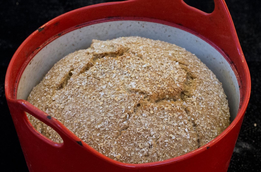 Pataleivän rapeaa kuorta peittää terveellinen kauralese.