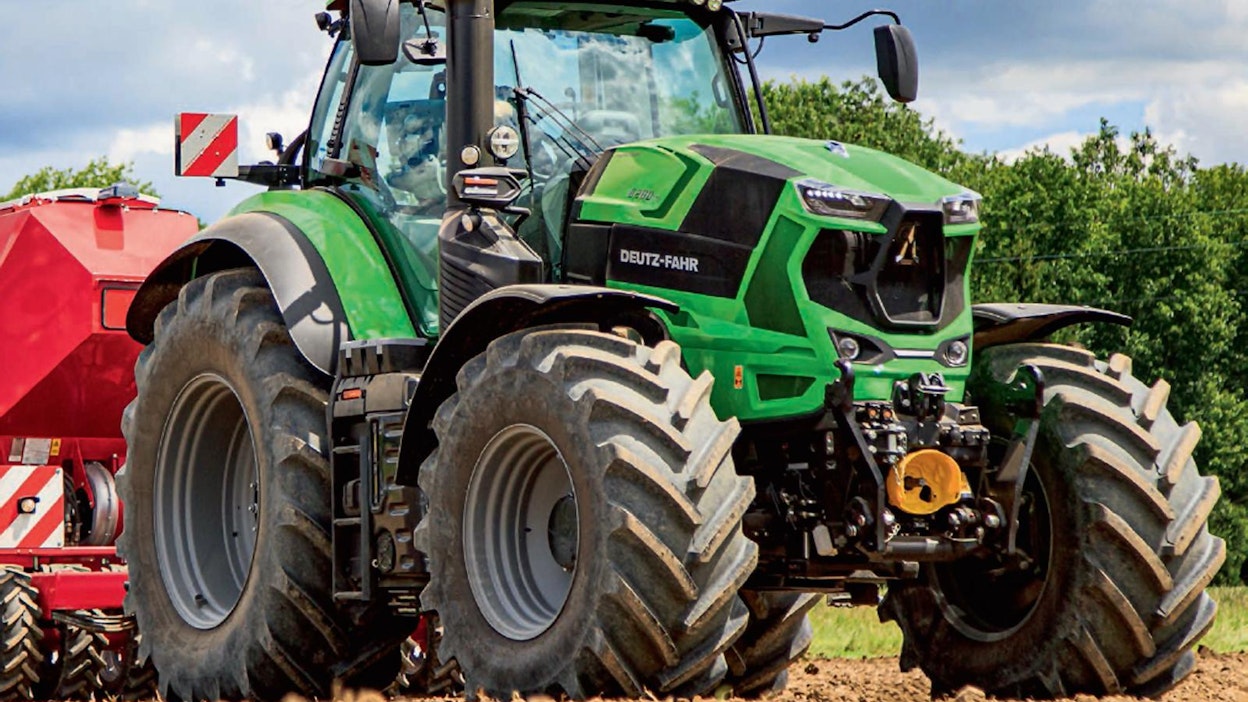 Uusi 8280-malli solahtaa aikaisempien sarjojen väliin.