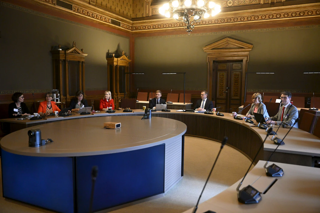 Hallitusneuvottelut käynnistyivät säätytalolla neljän puolueen kesken. Lehtikuva / Antti Aimo-Koivisto.