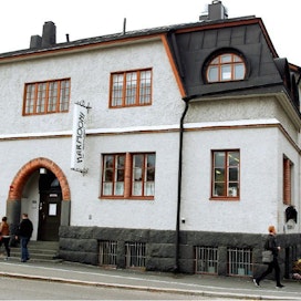 Jyväskylän keskustassa sijaitseva vanha tiili- ja hirsirakenteinen harmonitehdas edustaa jugendtyyliä.