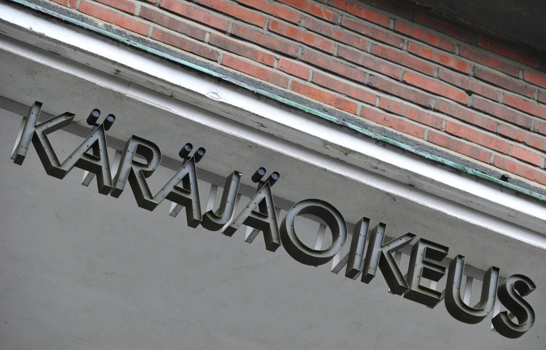 Yhdeksänvuotiaan lapsen vanhemman tekemän ilmoituksen mukaan nimimerkki "randomtyyppi1112" oli lähestynyt yhdeksänvuotiasta Instagramissa ja lähettänyt tälle seksuaalista materiaalia.