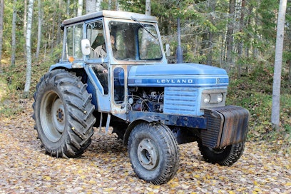 Kevättalvella 1973 saataville tulleen uuden Leyland-malliston tehokkain traktori 2100 luokiteltiin 115 SAE-hevosvoiman ja vajaan 4 tonnin painon perusteella suurtraktoriksi, joilla oli tuolloin hyvin rajalliset markkinat.  Ennätysvuotena 1976 myytiin 1042 Leylandia, joista 2100:n osuus oli 34 kappaletta. Tätä ja parikymmentä hevosvoimaa miedompaa rinnakkaismallia 285 ostettiin sikäli paljon, että Leyland oli 1970-luvun eniten myyty 6-sylinterinen, kokonaismäärä on tiettävästi jossain 200 tienoilla.