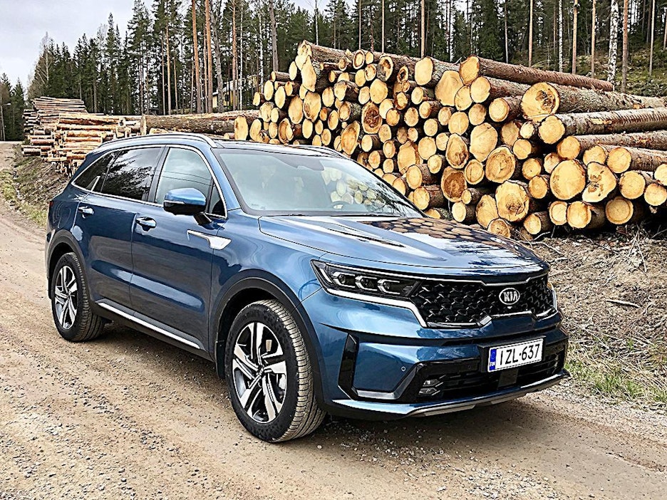 Kian lippulaivamallin eli Sorenton saa myös nelivetoisena pistokehybridinä.