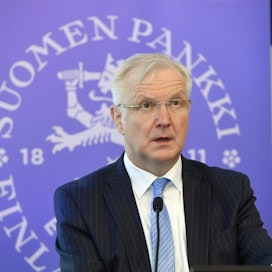 Suomen Pankin pääjohtaja Olli Rehn on esitellyt kahta skenaariota hallituksen kehysriihessä. LEHTIKUVA / Heikki Saukkomaa
