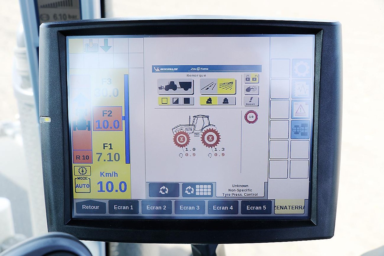 Michelin Zen@terra -järjestelmää voidaan ohjata traktorin Isobus-yhteensopivalta näytöltä. Järjestelmä säätää rengaspaineen napin painalluksella muistiin tallennettujen pelto- ja tiepaineiden mukaisiksi