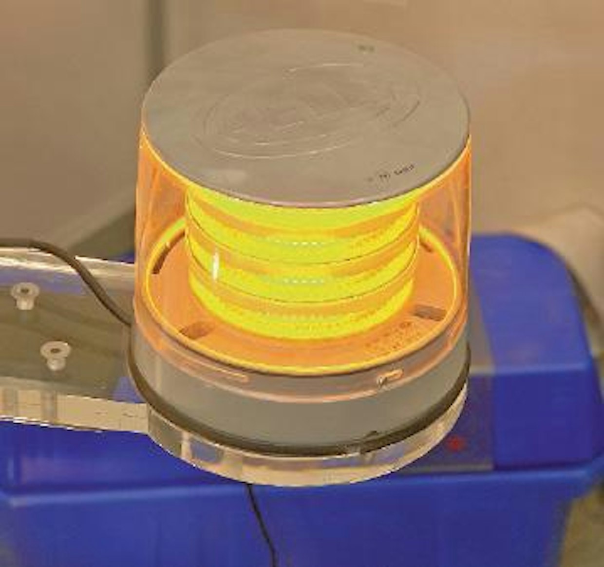 LED-tekniikka tekee tuloaan joka rintamalla. Hellan osastolla esiteltiin ledeillä toimivaa vilkkumajakkaa. Ovh 565 €. (JVa)