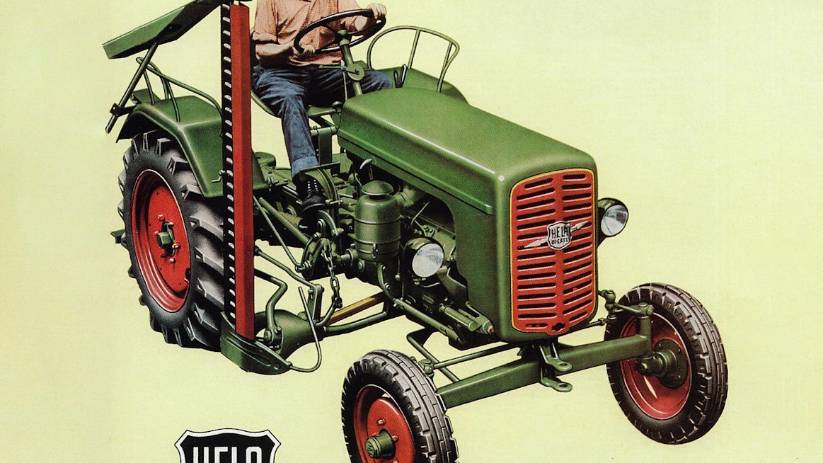 Saksassa oli kaksi Lanz-tehdasta, joista vähemmän tunnettu oli Aulendorfissa vuosina 1929–78 toiminut Herman Lanz GmbH. Sekaannusten välttämiseksi traktorit markkinoitiin Hela-merkkisinä. Maanviljelyskauppa Oy suunnitteli 2-sylinterisen 28 hv:n mallin tuontia, mutta D-markkoja myönnettiin vain kolmeen esittelytraktoriin.