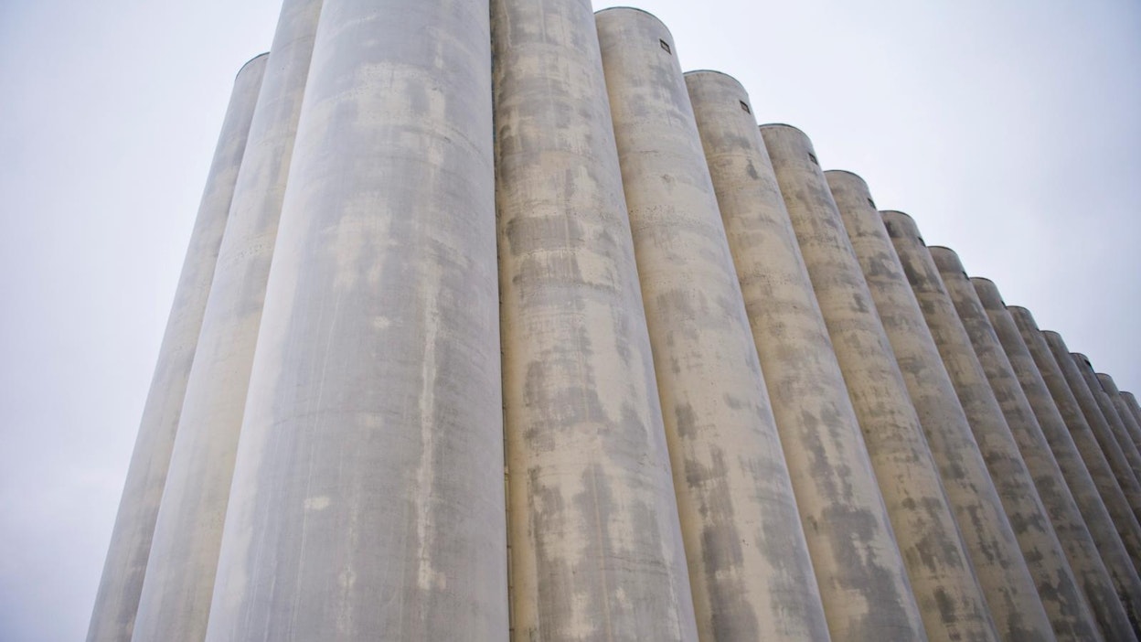 Viljavarastot ovat paikallisia maamerkkejä.