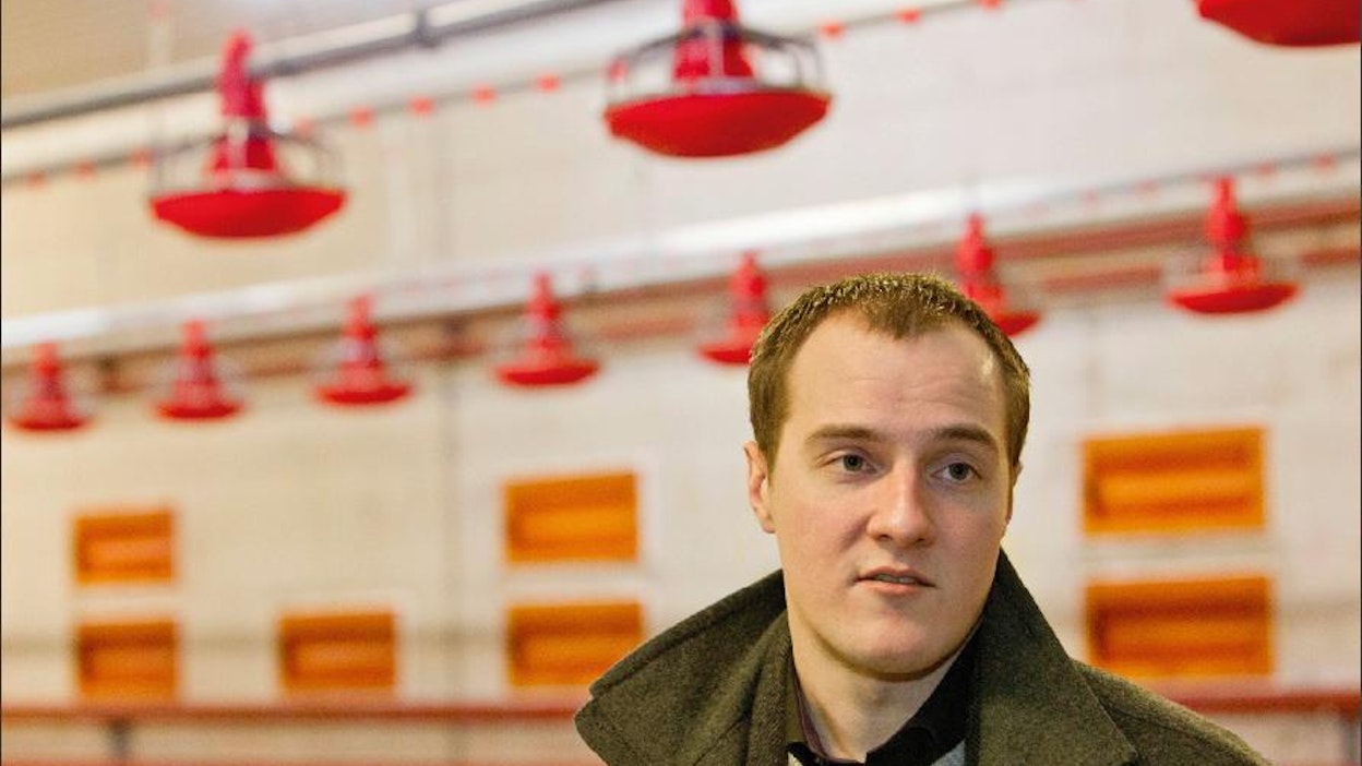 Pälkäneläinen broilerintuottaja Kalle Rönni pitää luontevana sitä, että viljelijät esiintyvät heidän tuottamistaan broilereista valmistetuissa tuotteissa omilla kasvoillaan. Markku Vuorikari